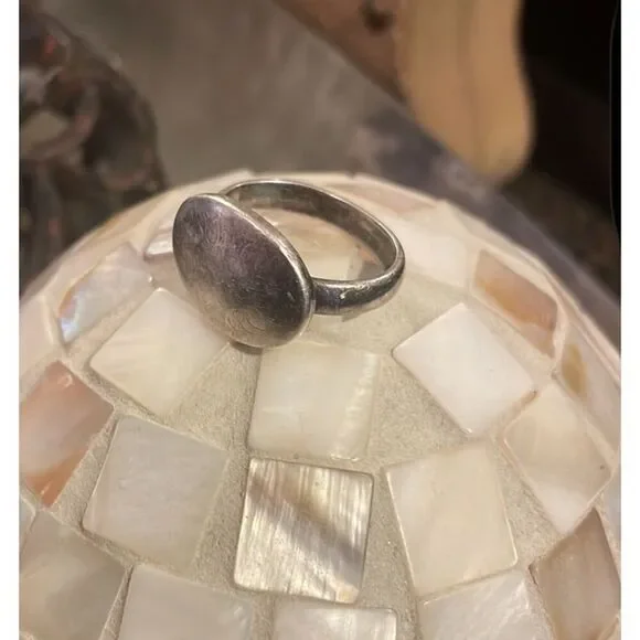 Vintage Sterling Silver Oval Initial Signet Ring - Picture 3 of 6